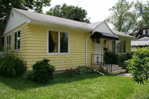 412 Fisk Ave., Dekalb, IL 60115