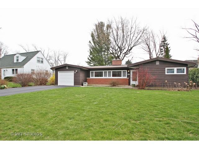937 Woodlawn Rd., Glenview, IL 60025