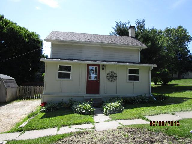 805 Brown Ave., Ashton, IL 61006