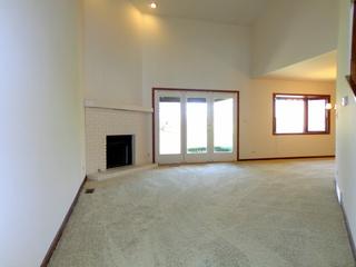 1700 Pebble Beach Dr., Hoffman Estates, IL 60169