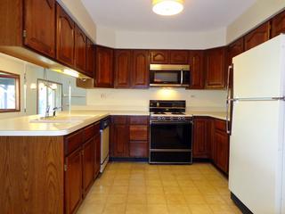 1700 Pebble Beach Dr., Hoffman Estates, IL 60169