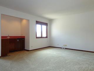 1700 Pebble Beach Dr., Hoffman Estates, IL 60169