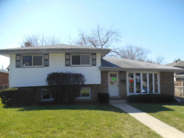 1026 Crestview Dr., Lemont, IL 60439