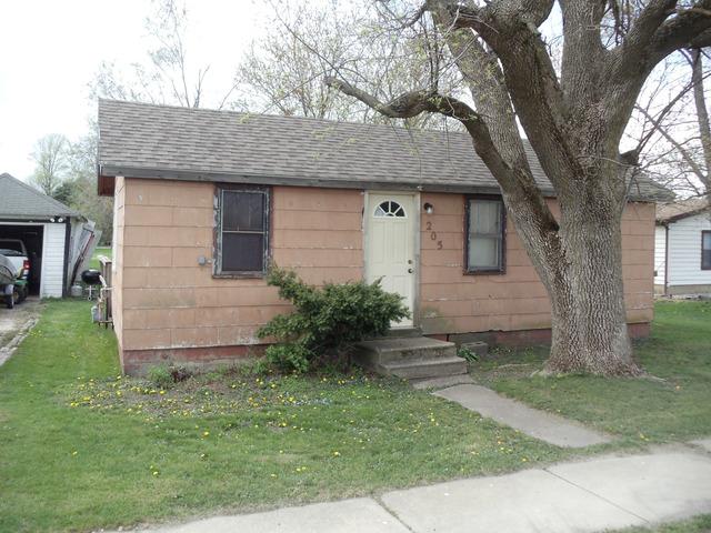 205 Locust St., Campus, IL 60920