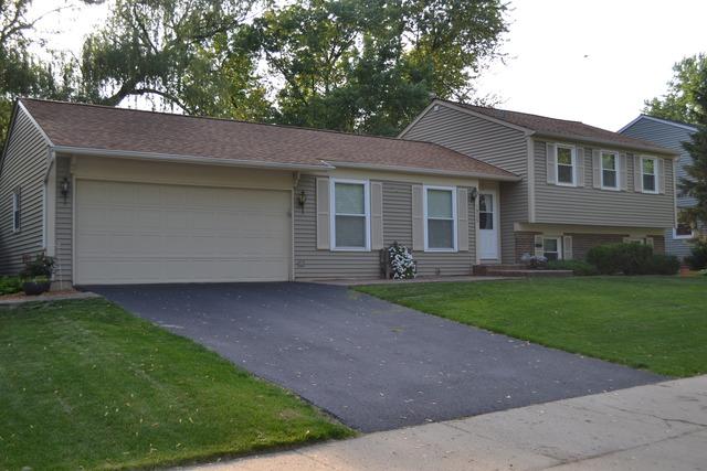 1925 Ridgefield Ln., Naperville, IL 60565