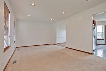 136 W Sprucewood Ln., Round Lake Beach, IL 60073