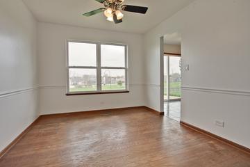 136 W Sprucewood Ln., Round Lake Beach, IL 60073