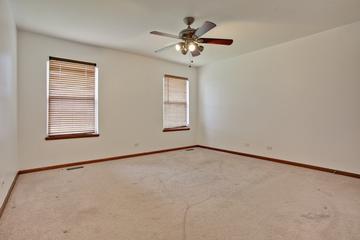 136 W Sprucewood Ln., Round Lake Beach, IL 60073