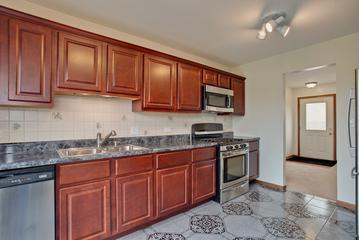 136 W Sprucewood Ln., Round Lake Beach, IL 60073