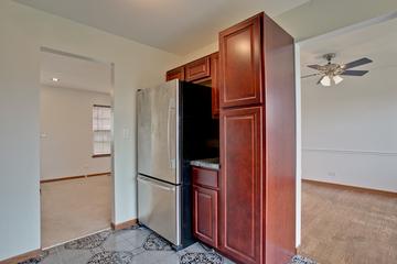 136 W Sprucewood Ln., Round Lake Beach, IL 60073