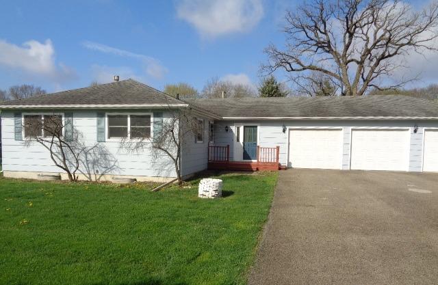 30 E Lyncliff Dr., Oswego, IL 60543