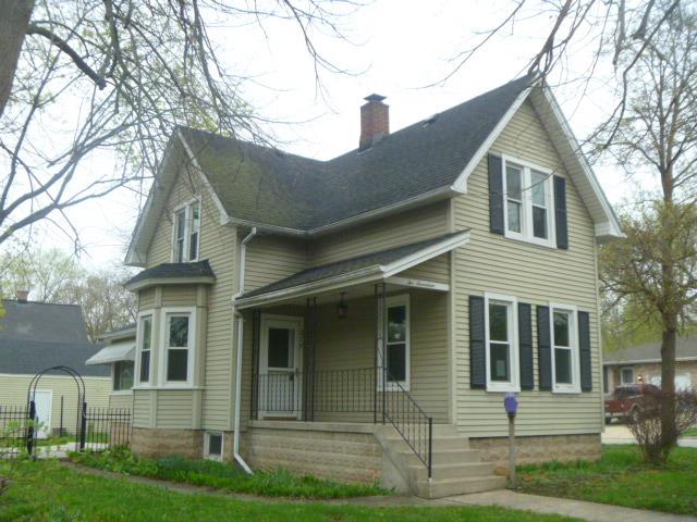 217 E 1st St., East Dundee, IL 60118