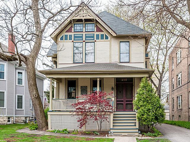 237 Clinton Ave., Oak Park, IL 60302