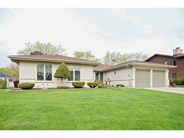 258 Crestwood Ln., Bloomingdale, IL 60108