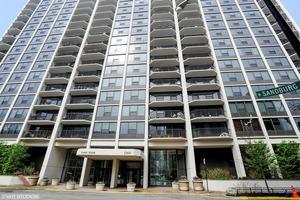 1560 N Sandburg Ter. #3202, Chicago, IL 60610