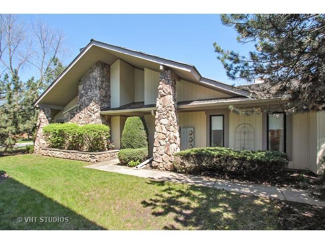808 Maywood Ct. #2C, Libertyville, IL 60048
