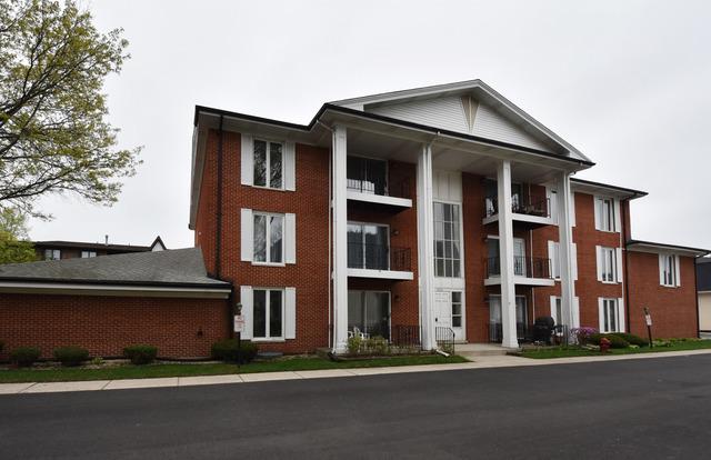5721 Circle Dr. #202, Oak Lawn, IL 60453