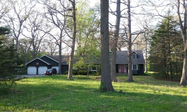 8 Waynewood Dr., West Chicago, IL 60185