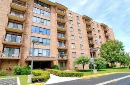 1777 W Crystal Ln. #408, Mount Prospect, IL 60056