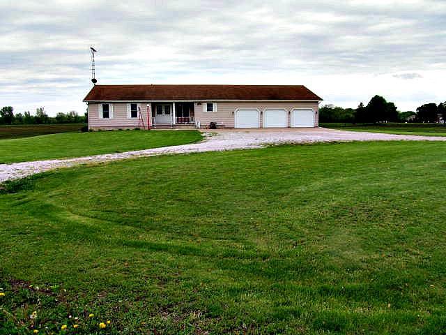 2098 N 15th Rd., Streator, IL 61364