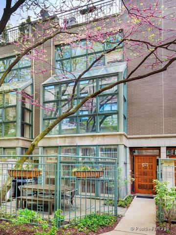 107 W Delaware Pl. #B, Chicago, IL 60610
