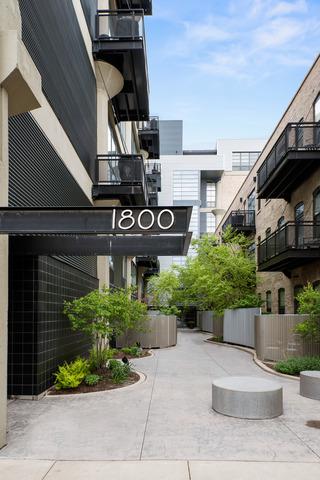 1800 W Grace St. #325, Chicago, IL 60613