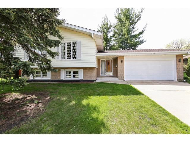 18W025 Holly Ave., Darien, IL 60561