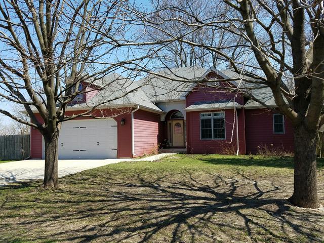407 Dewey Ave., Steward, IL 60553