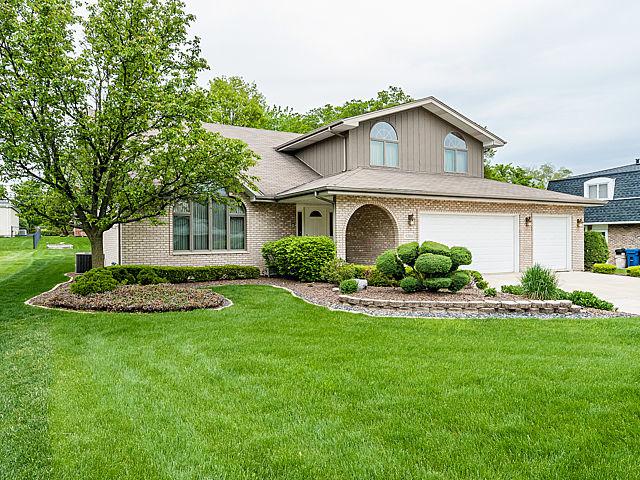 8704 W 98th Pl., Palos Hills, IL 60465