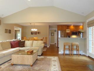 933 Wayne Ave., Deerfield, IL 60015