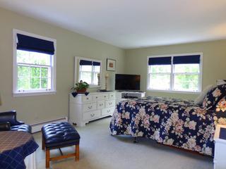 933 Wayne Ave., Deerfield, IL 60015