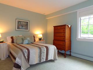 933 Wayne Ave., Deerfield, IL 60015