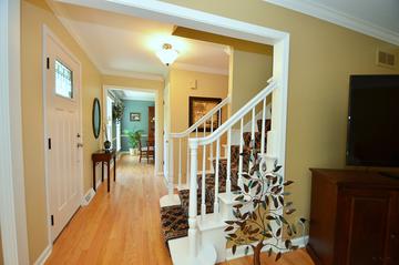 167 Hedge Ct., Glen Ellyn, IL 60137