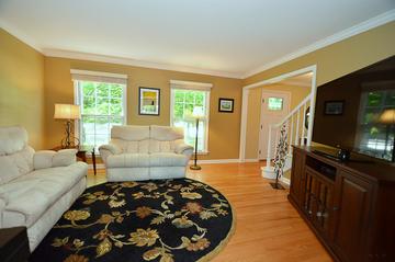 167 Hedge Ct., Glen Ellyn, IL 60137