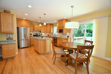 167 Hedge Ct., Glen Ellyn, IL 60137