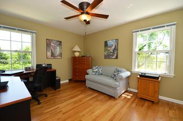 167 Hedge Ct., Glen Ellyn, IL 60137