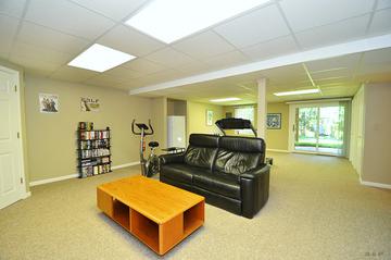 167 Hedge Ct., Glen Ellyn, IL 60137