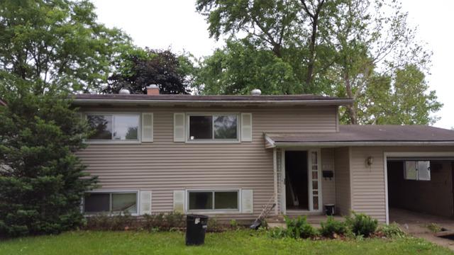 611 Deerfield Dr., Streamwood, IL 60107