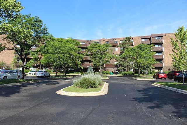 840 Wellington Ave. #107, Elk Grove Village, IL 60007