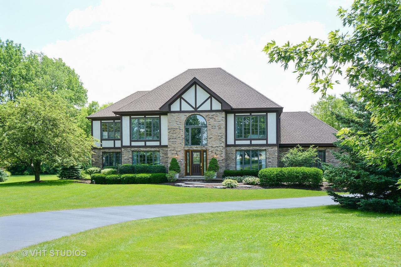 11 Buckthorn Rd., South Barrington, IL 60010