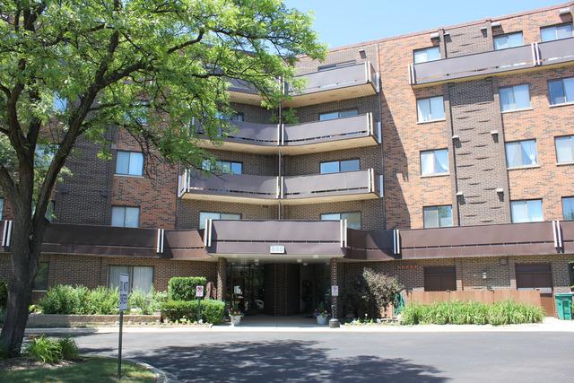 850 Wellington Ave. #111, Elk Grove Village, IL 60007