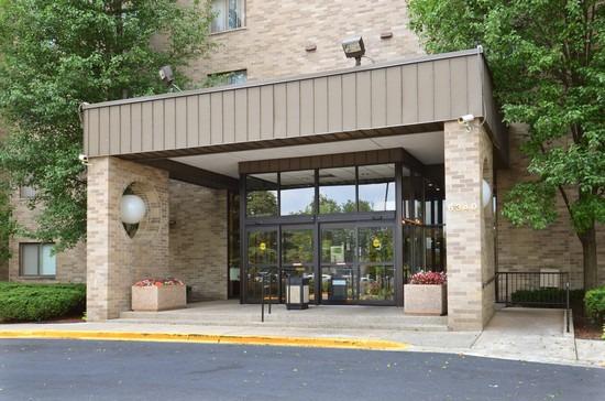 6340 Americana Dr. #412, Willowbrook, IL 60527