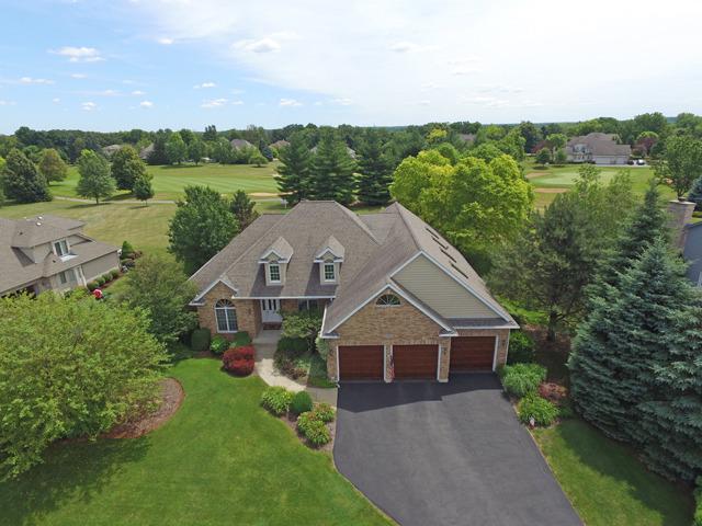 5 Lorraine Ct., Oakwood Hills, IL 60013