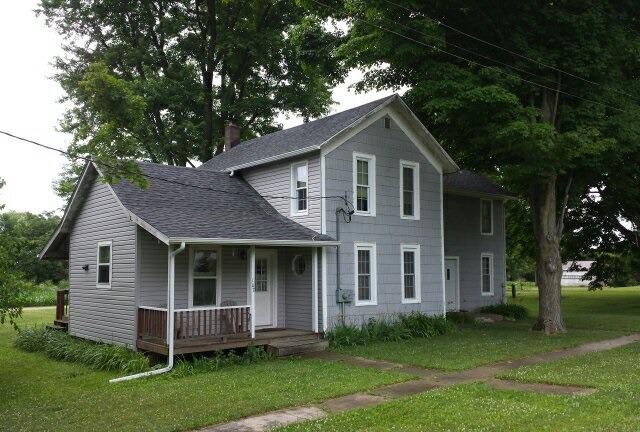 107 S 1st St., Holcomb, IL 61043