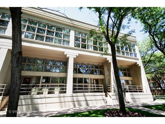 2252 N Lakewood Ave., Chicago, IL 60614