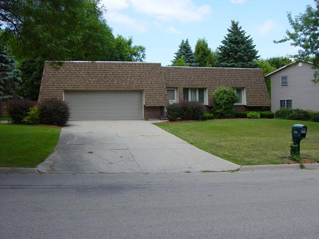 1999 Santa Monica Dr., Rockford, IL 61108