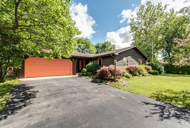218 E Nerge Rd., Roselle, IL 60172