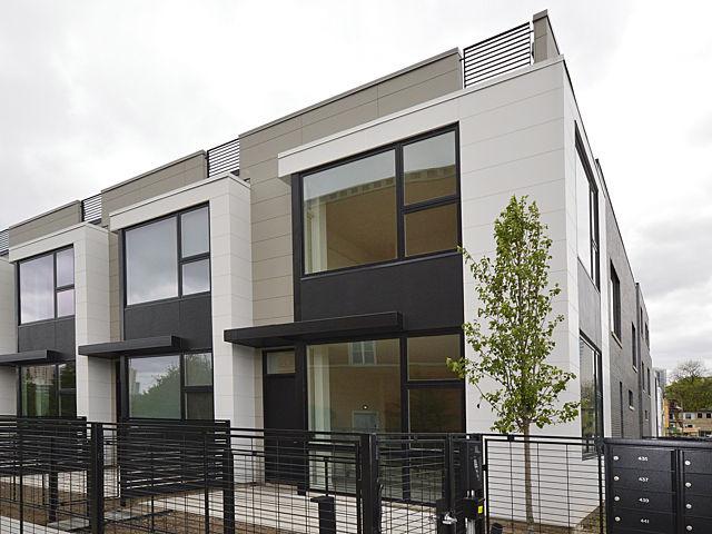 459 W Hobbie St., Chicago, IL 60610
