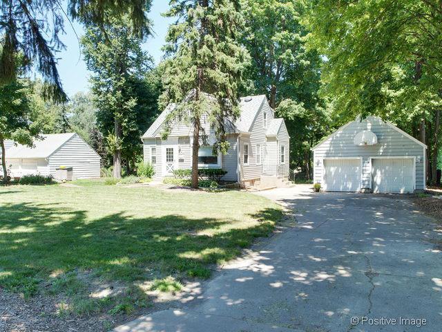 334 55th St., Clarendon Hills, IL 60514