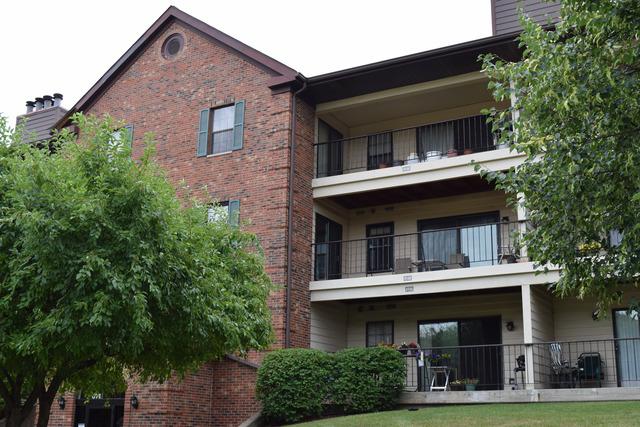 671 Hapsfield Ln. #301, Buffalo Grove, IL 60089